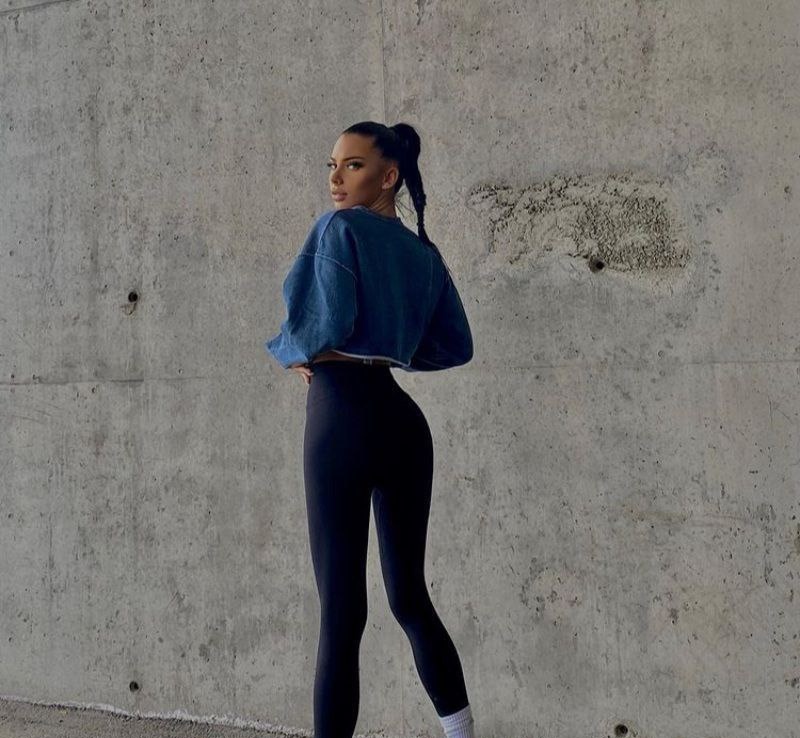 Индивидуалка Деми, доступна для личного знакомства от 7000 руб