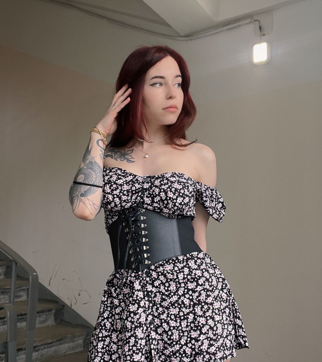 Кристи привлекальеная девушка из Ленинска-кузнецкого цена от 3000 руб